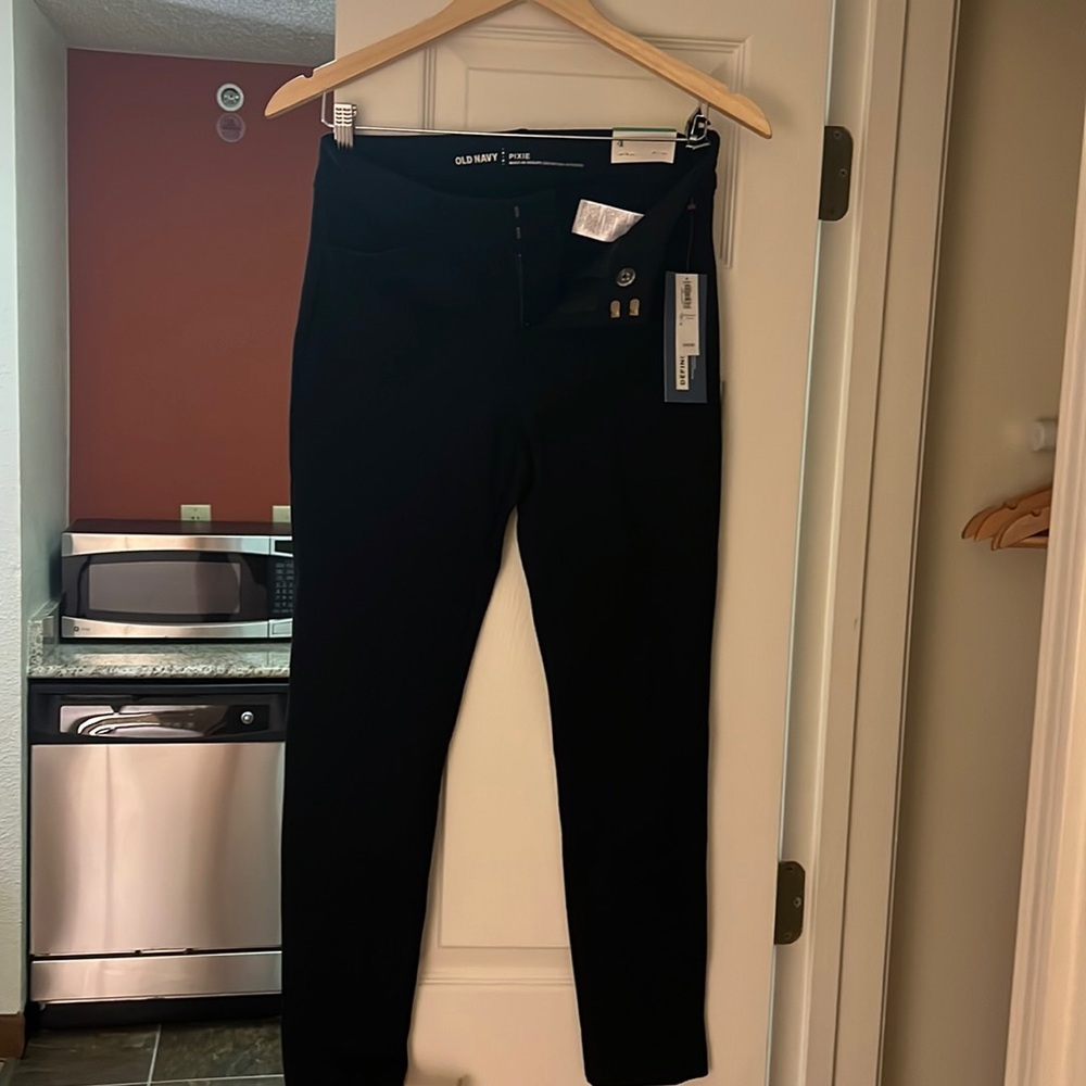 Old Navy size 4 black ankle length NEW pants with tags